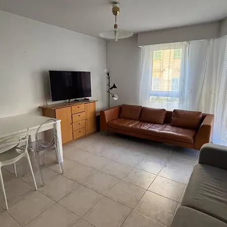 Debussy One Bedroom With A Balcony *