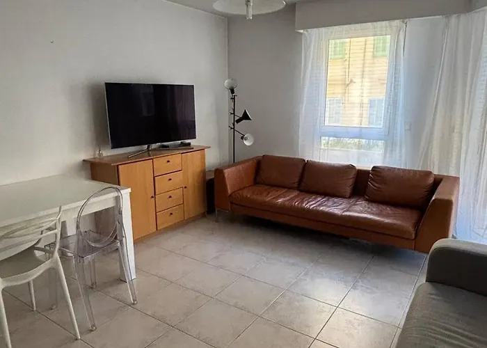 Debussy One Bedroom With A Balcony *